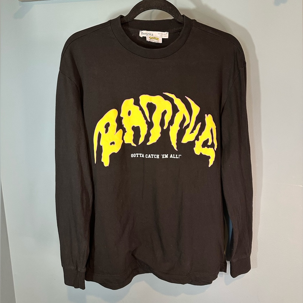 Berhska x Pokemon Long Sleeve T-Shirt with Charizard Graphic Print